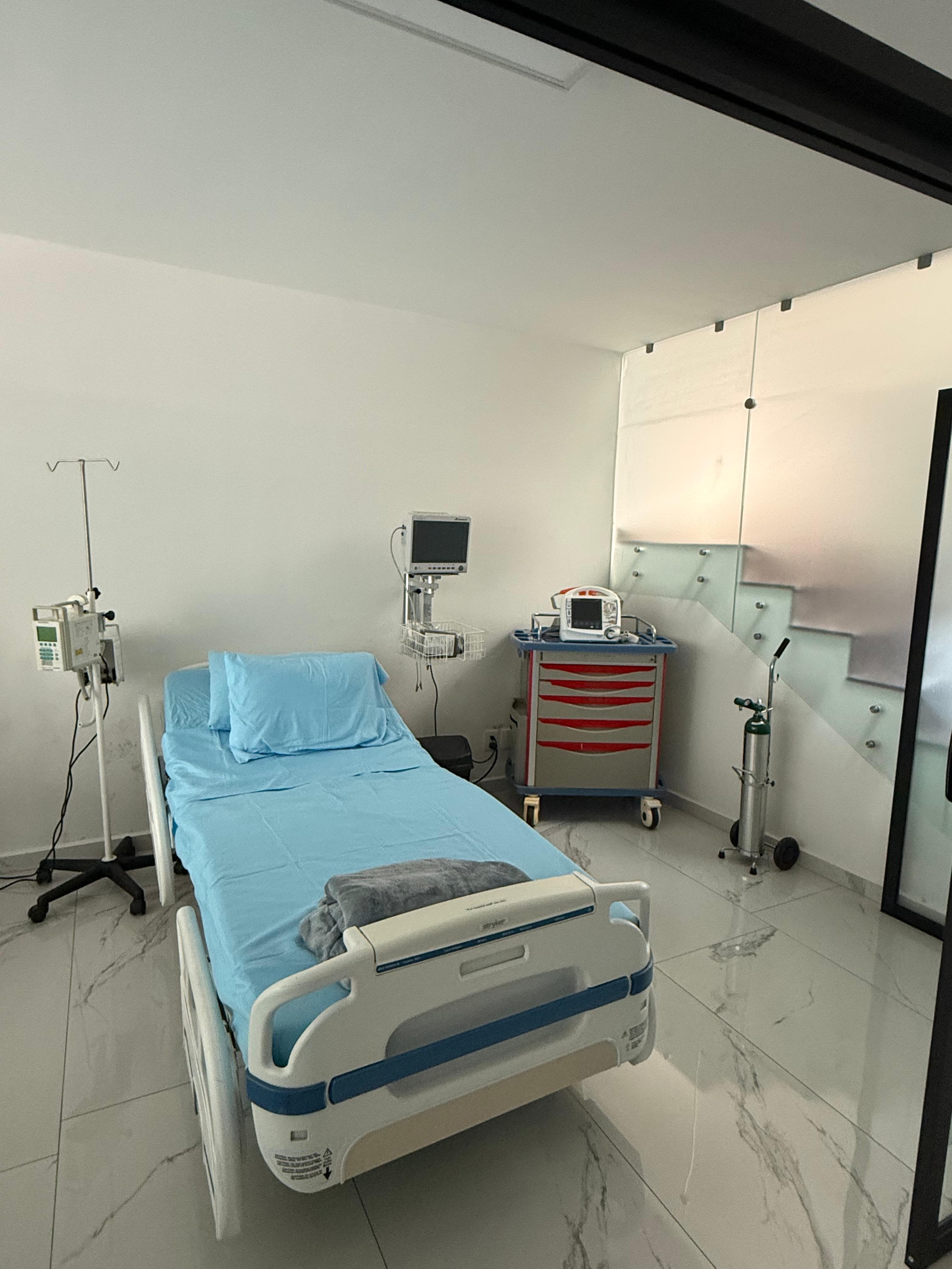 Nursing station for safe preparation and monitoring of specialized therapies.